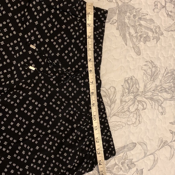 Old Navy pattern capris - Picture 2 of 4